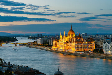 Naklejka premium The hungarian parliament building 
