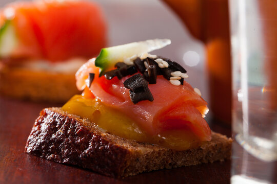 Close up image of canape with salmon and spicy mango sauce