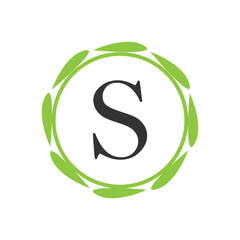 Obraz premium Initial nature leaf S letter Logo Design vector Template. Abstract Letter S logo Design