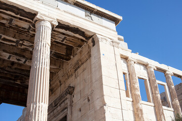 Obraz premium view on parthenone athens from small real parts, reconstruction in process