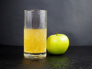 Fototapeta na wymiar A glass of apple cider. Green apple.