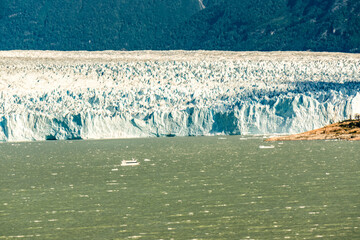 barco frente al glaciar Perito Moreno , Parque Nacional Los Glaciares, departamento Lago Argentino,  provincia de Santa Cruz, republica Argentina,Patagonia, cono sur, South America
