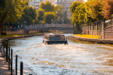 Obraz premium Porsuk creek and touristic boat passing through Eskisehir city center
