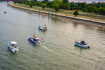 Obraz premium 09 July 2022, Belgrade, Serbia, 17th Belgrade Carnival of Boats on the Sava Promenade, one of the favorite manifestations for Belgrade citizens and visitors