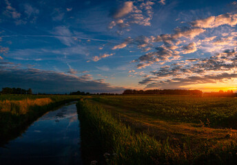 Fototapeta na wymiar tramonto canale breda