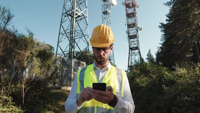 Maintenance worker check pylons internet 5g checks the connection