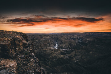 Fototapeta na wymiar Sunset over the canyon