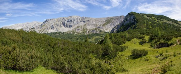 Fototapeta na wymiar Panoramic view to Schafkögel, Schrocken and Pyhrner Kampl peaks in Totes Gebirge, Alps, Austria