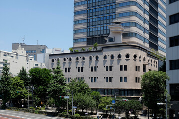 免震構造を採用してリノベーショされた「日本橋ダイヤビルディング」（東京都中央区日本橋　旧三菱倉庫江戸橋倉庫ビル）