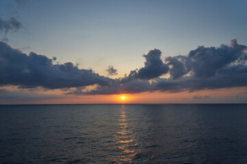 Fototapeta na wymiar フェリーからの日本海の夕陽 