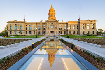 Sunset view of the beautiful Wyoming State capitol building - obrazy, fototapety, plakaty