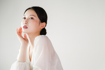 美しい日本人女性の横顔　気にする