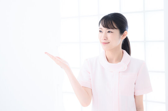 美容系ナースや看護師のイメージに使いやすいアジア人女性のポートレート　コピースペース