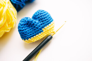 step-by-step master class on crocheting a two-color heart. step 6 of 7. support ukraine in knitting 