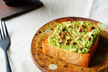 アボカドオープンサンド