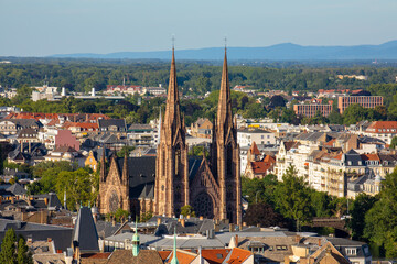 Stadtbild mit der Paulskirche in Straßburg/Elsass, Frankreich