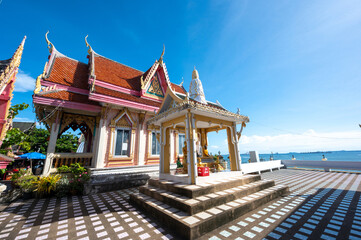 Naklejka premium Si Racha District, Thailand, June 27, 2022. Wat Ko Loi (Koh Loy Temple) in Ko Loi Island at Si Racha District, Chonburi province Thailand.