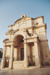 Fototapeta na wymiar entrance to the church in Valetta Malta
