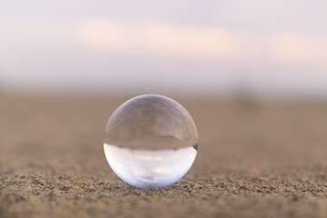 砂浜と水晶玉