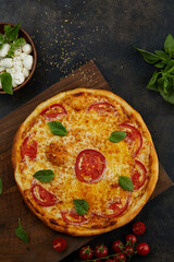 pizza Margarita, pizza with tomatoes