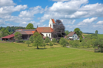 Fototapeta na wymiar Blick auf Kloster und Gemeinde Oberbetenbrunn bei Heiligenberg in Oberschwaben
