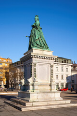 Obraz premium Maria Theresia Monument on the New square (also known as Neuer Platz), symbol of Klagenfurt, Austria. Local Austrian landmark in Carinthia region.