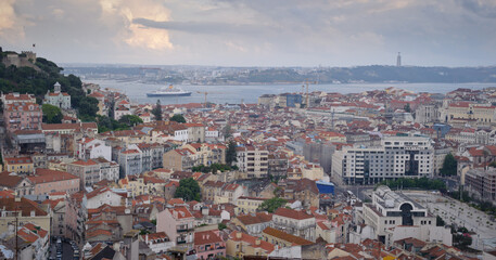 Fototapeta na wymiar Zdjęcie Lizbony z góry, panorama Lizbony