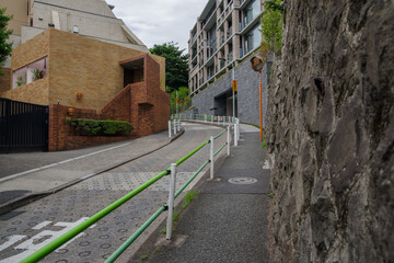 東京都元麻布の暗闇坂の急勾配