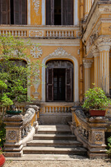 Fototapeta na wymiar entrance to An Dinh palace, Hue, Vietnam