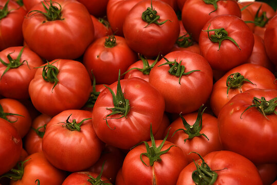 frische Tomaten auf einem Markt