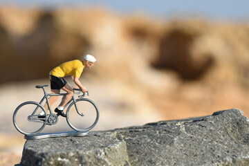 Cyclisme cycliste vélo champion Tour de France maillot jaune  - obrazy, fototapety, plakaty