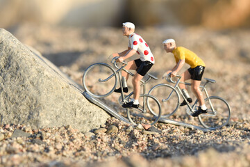 Cyclisme cycliste vélo Tour de France maillot jaune pois montagne