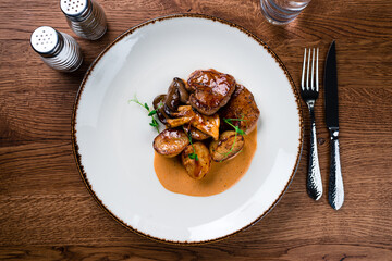 medallions of beef with baked mini potatoes with mushrooms