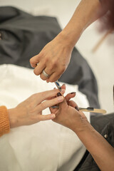 Fototapeta premium cuting nails manicure