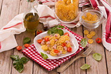 Fototapeta na wymiar Ruote pasta with tomato and ham.