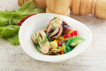 Salad with baby octopus and chukka