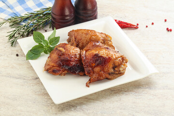 Roasted chicken leg with spicy sauce