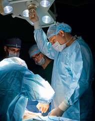 surgeons work in the operating room