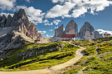 Tre Cime di Lavaredo and Dreizinnen hut, Dolomites © shaiith