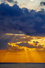 東シナ海の天使の梯子