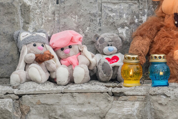 Two lantern set and plush toys at the place where the children died. (concept: child death)