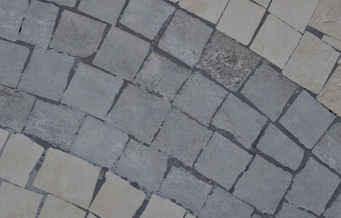 Textura de parte de uma calçada portuguesa com pedras de cores brancas e pretas