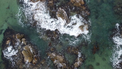 波打際の波と岩のコラボ！ドローン空撮　コバルトブルーの日本海! 山口県萩市