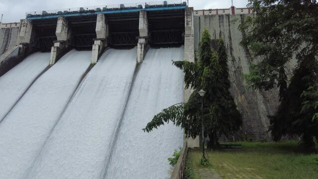 Neyyar dam shutter, Thiruvananthapuram, Kerala