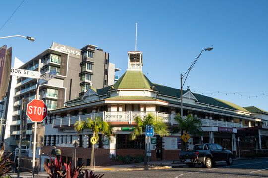 Oaks Gladstone Grand Hotel in Goondoon Street combining a heritage hotel with modern accommodation.