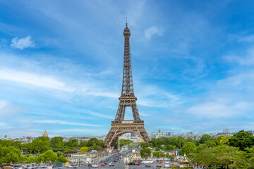 Fototapeta na wymiar Eiffel Tower and Cirrus Clouds