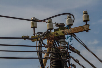 A power pole that has a complicated wiring arrangement
