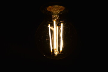 Obraz na płótnie Canvas Light bulb with black background