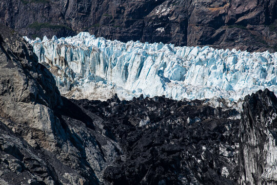 Eisbruch mit Blaueis  am Margerie Gletscher, Glacier Bay,  Alaska - Detailaufnahme