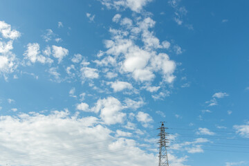 夏の空と鉄塔